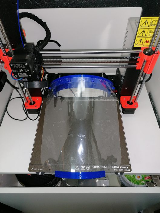 Bild2_Faceshield_auf_Drucker